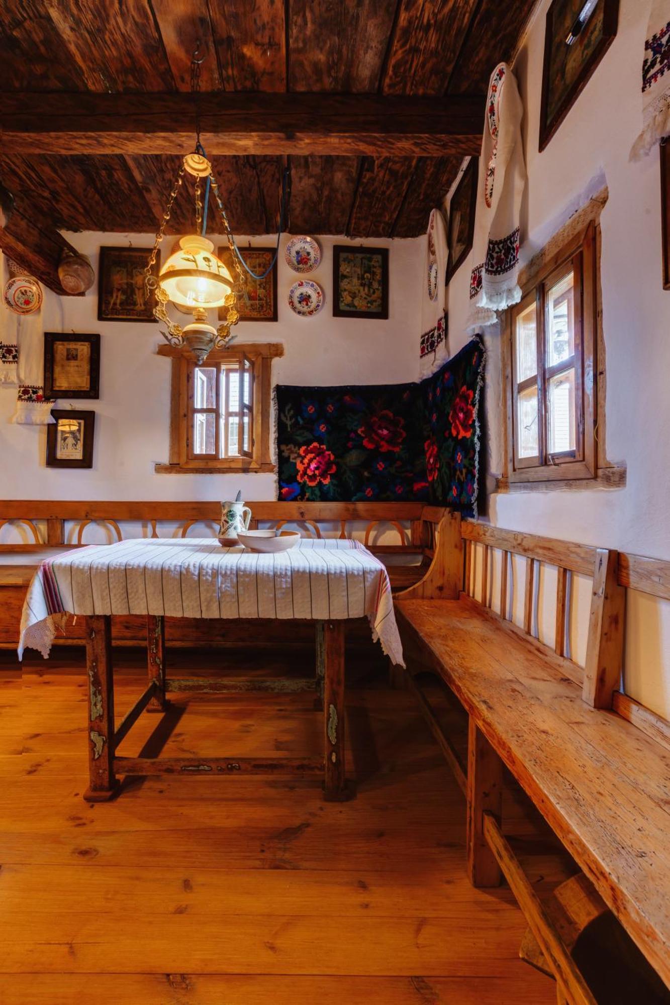 Echoes Of Vladicu Chalet *